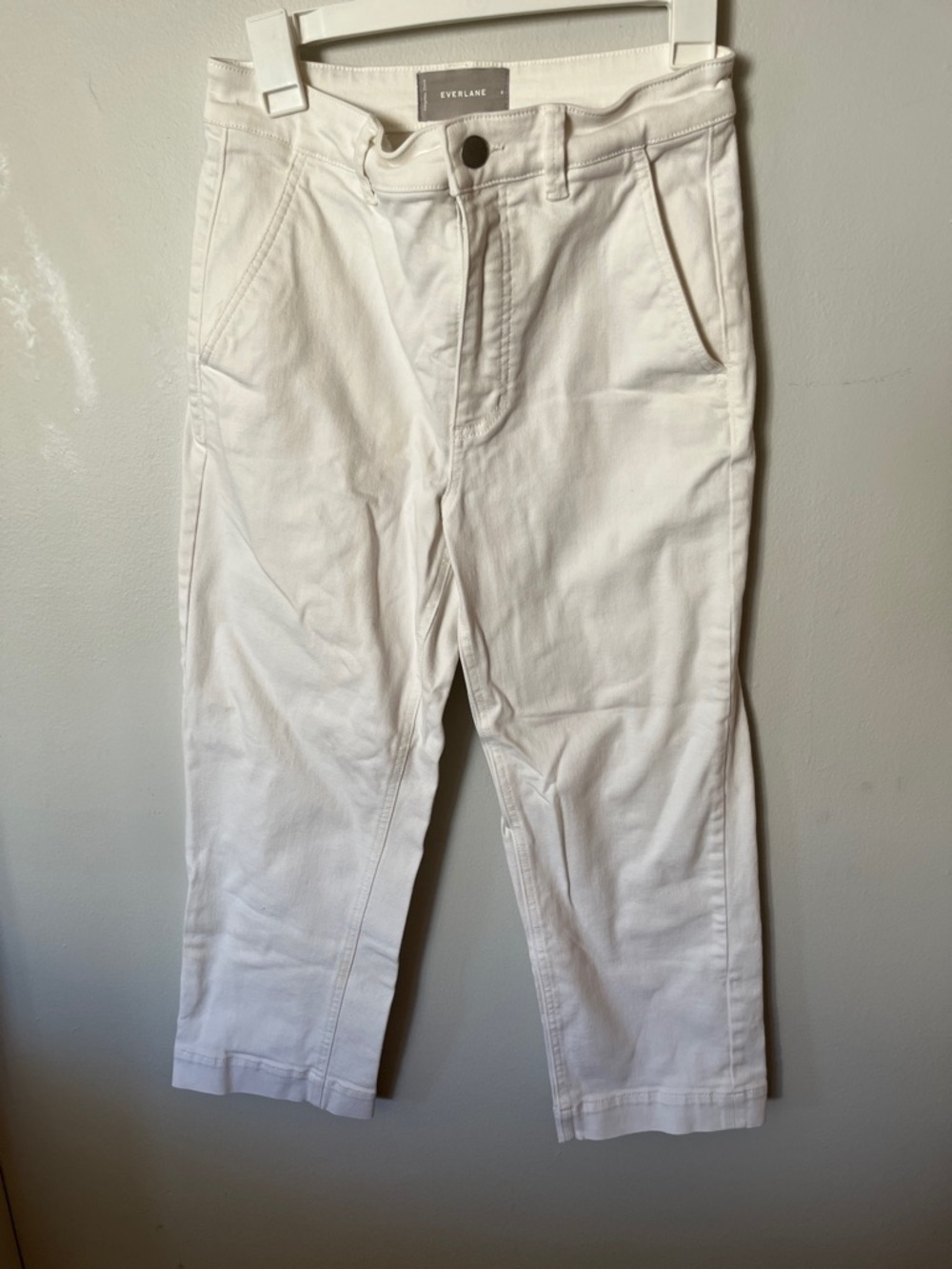 Everlane Cropped midrise Straight White jeans.  Size 6